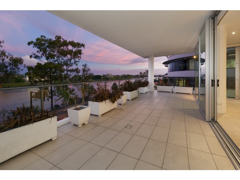 Unit 16/205 Coronation Drive, Milton QLD 4064