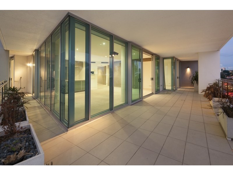 Unit 16/205 Coronation Drive, Milton QLD 4064