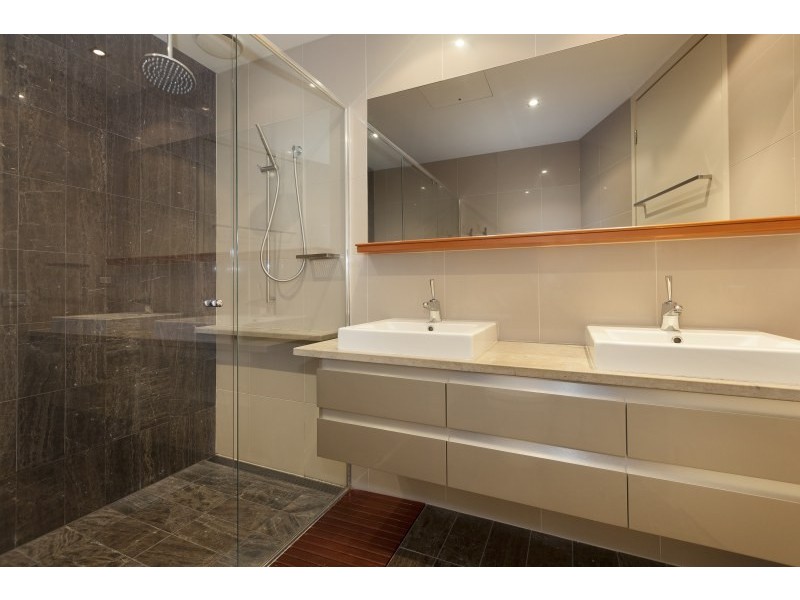 Unit 16/205 Coronation Drive, Milton QLD 4064