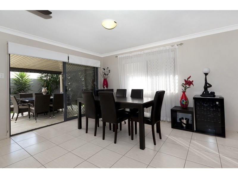 14 Dundee Crescent, Wakerley QLD 4154