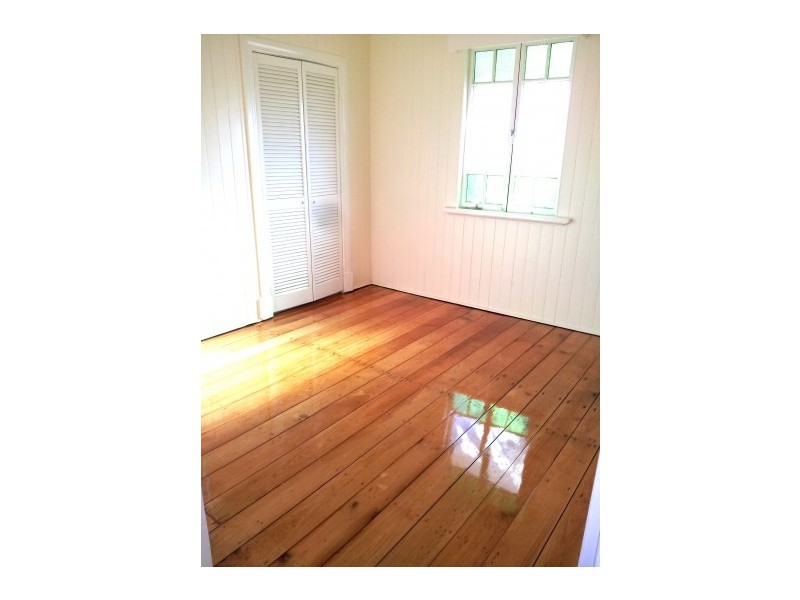 27 Parooba Avenue, Camp Hill QLD 4152