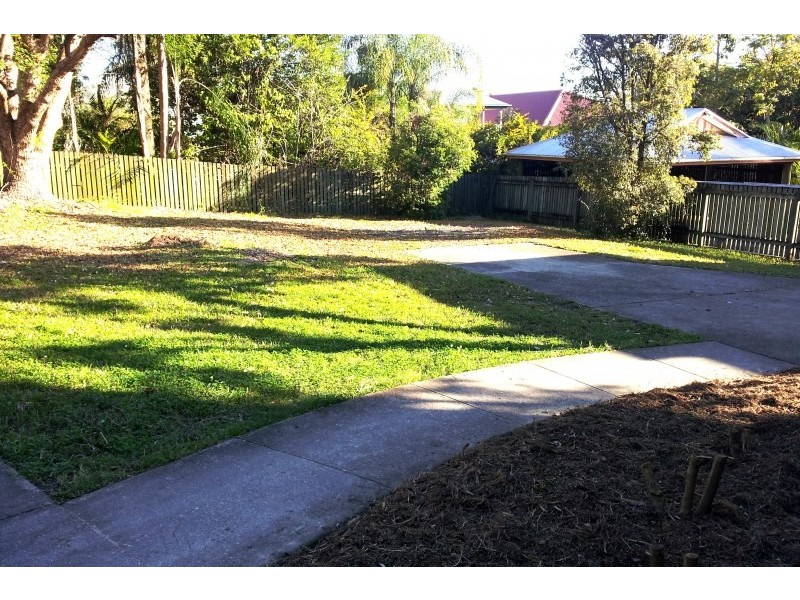 27 Parooba Avenue, Camp Hill QLD 4152