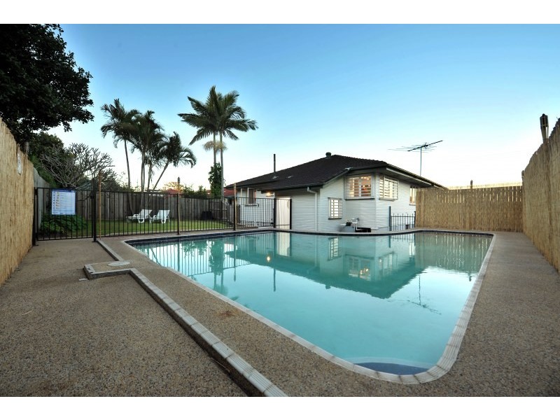 14 Maundrell Terrace, Chermside West QLD 4032