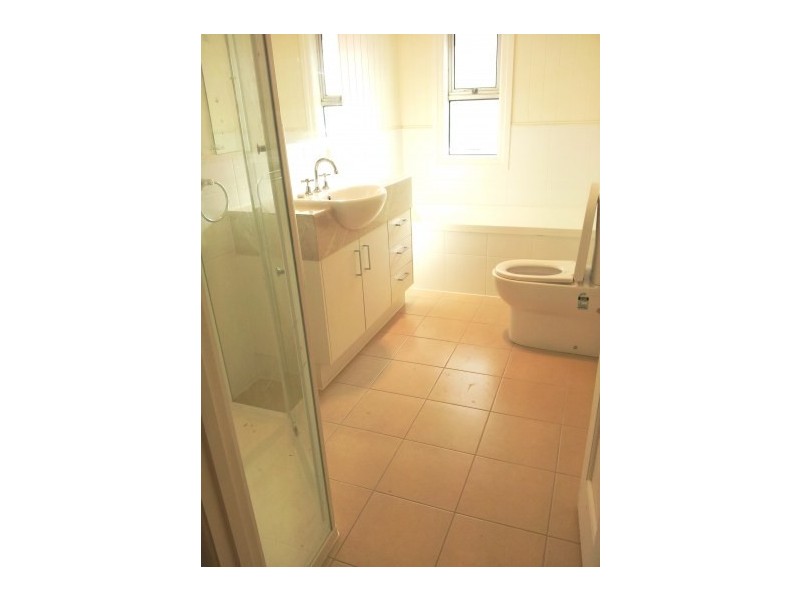 27 Parooba Avenue, Camp Hill QLD 4152