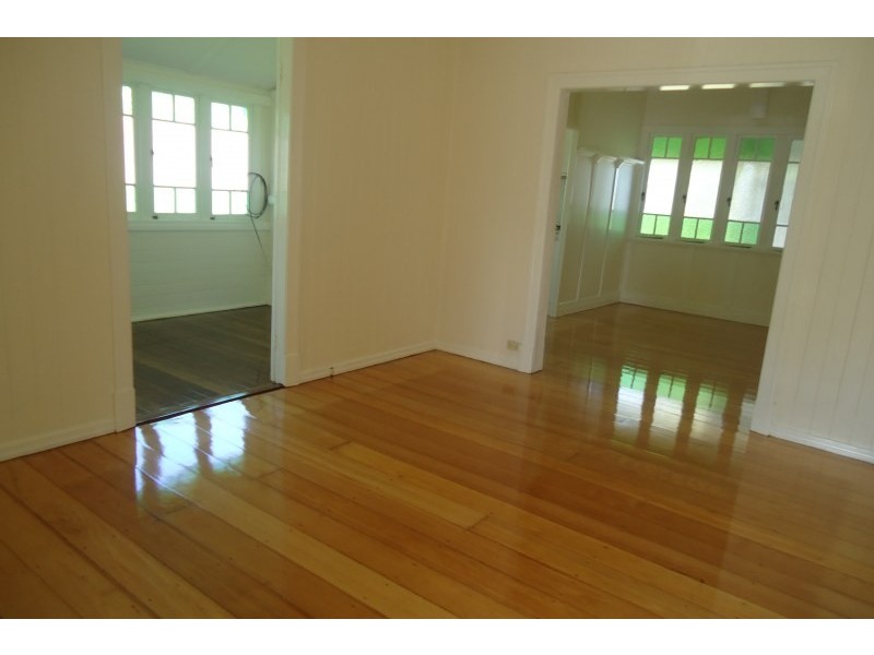 27 Parooba Avenue, Camp Hill QLD 4152