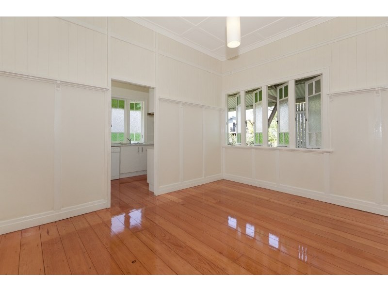 27 Parooba Avenue, Camp Hill QLD 4152