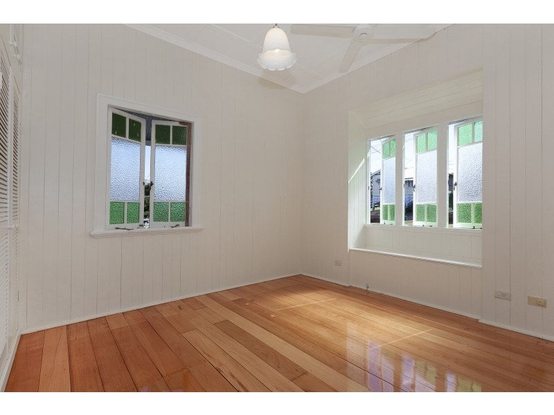 27 Parooba Avenue, Camp Hill QLD 4152