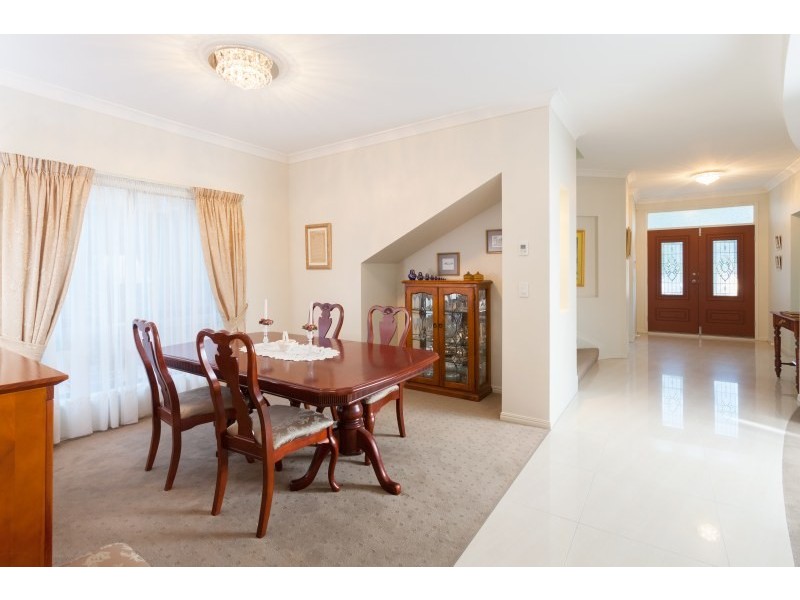 6 Makepeace Place, Bellbowrie QLD 4070