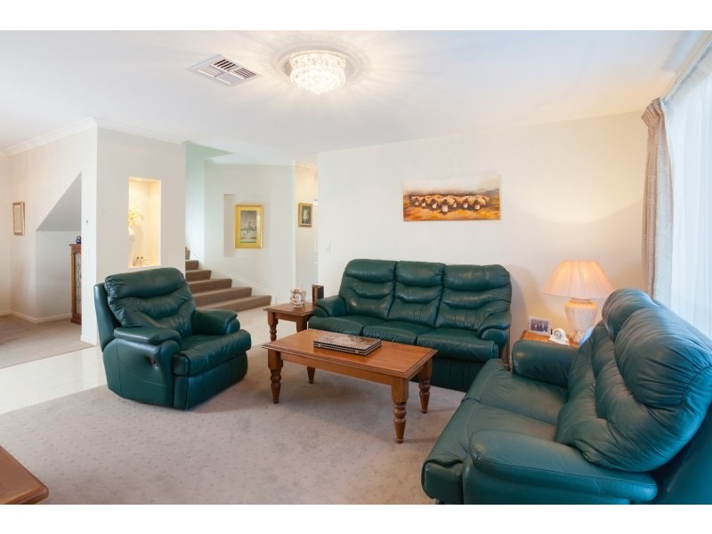 6 Makepeace Place, Bellbowrie QLD 4070