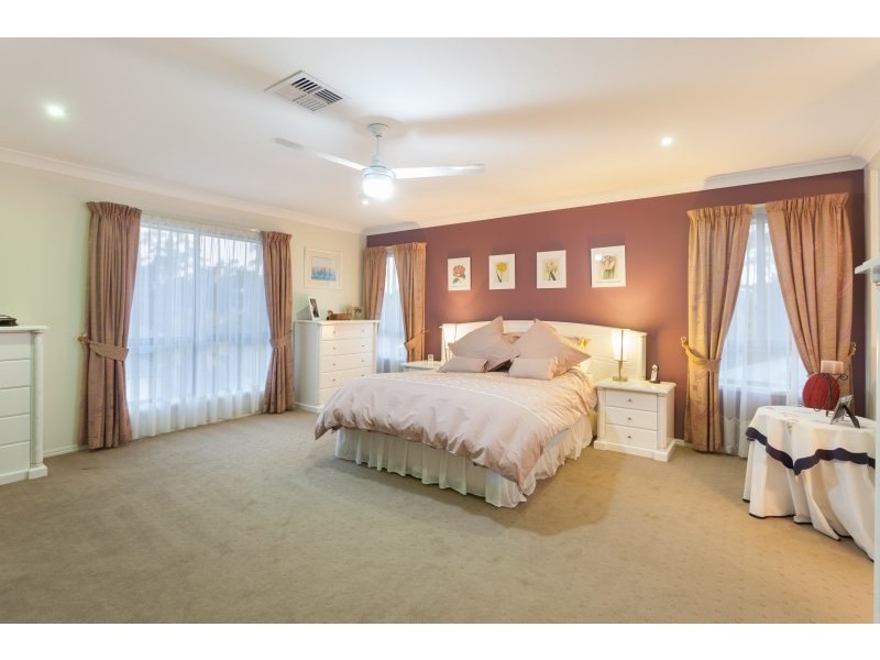 6 Makepeace Place, Bellbowrie QLD 4070