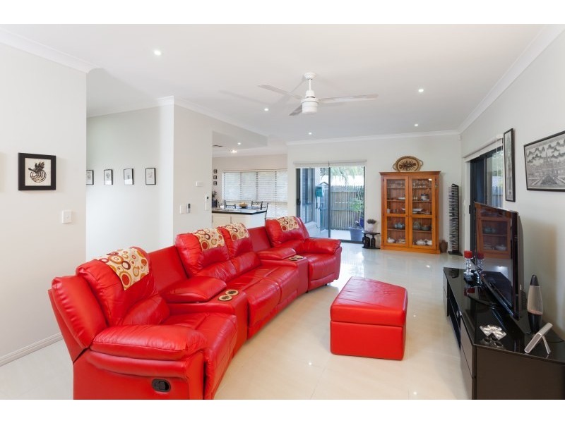 6 Makepeace Place, Bellbowrie QLD 4070