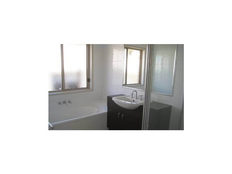 8 Oak Leaf Street, Springfield Lakes QLD 4300