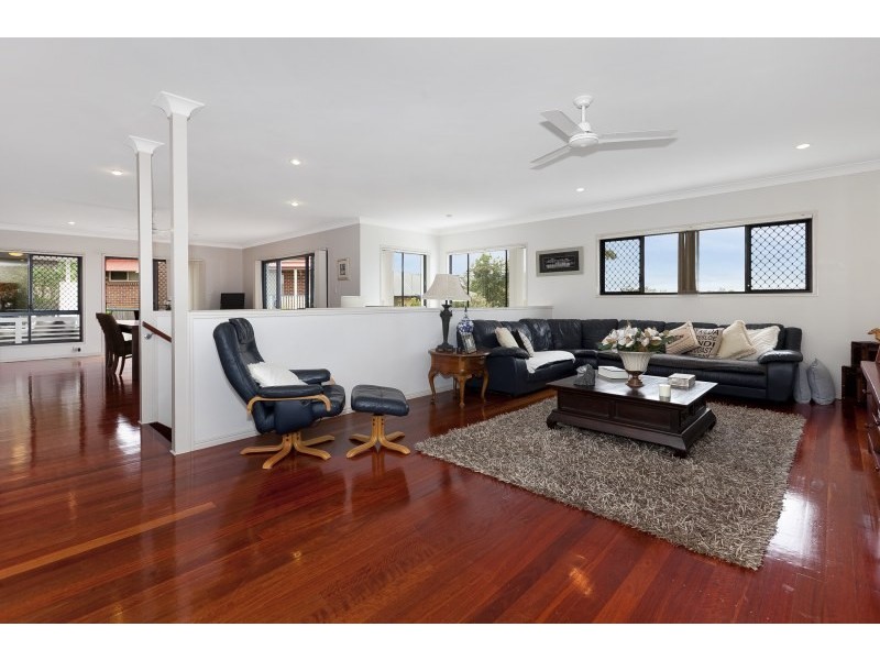 16 Greenwood Close, Moggill QLD 4070