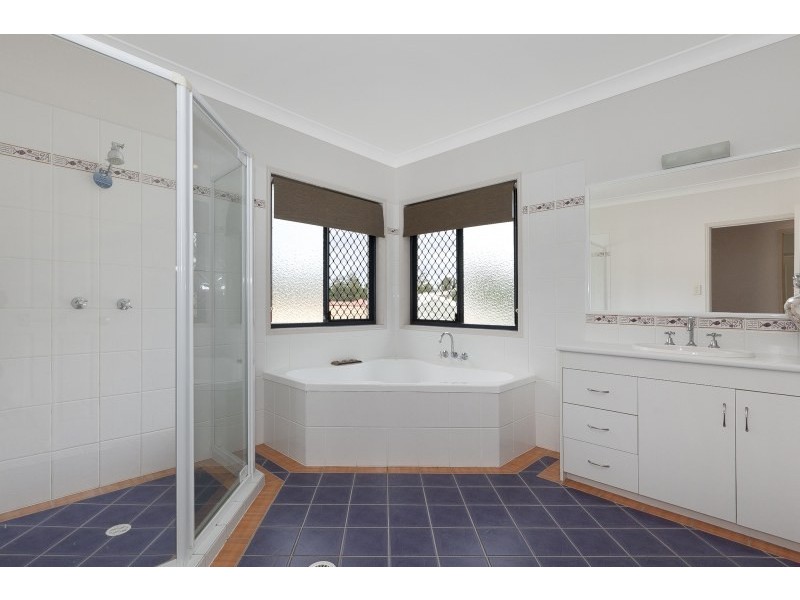 16 Greenwood Close, Moggill QLD 4070