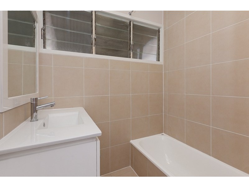 6 Brewster Street, Stafford Heights QLD 4053