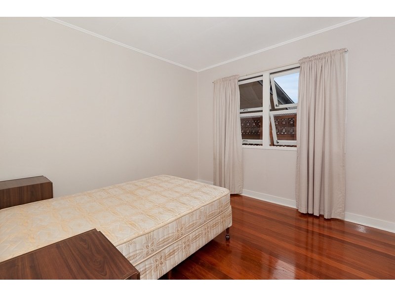 6 Brewster Street, Stafford Heights QLD 4053