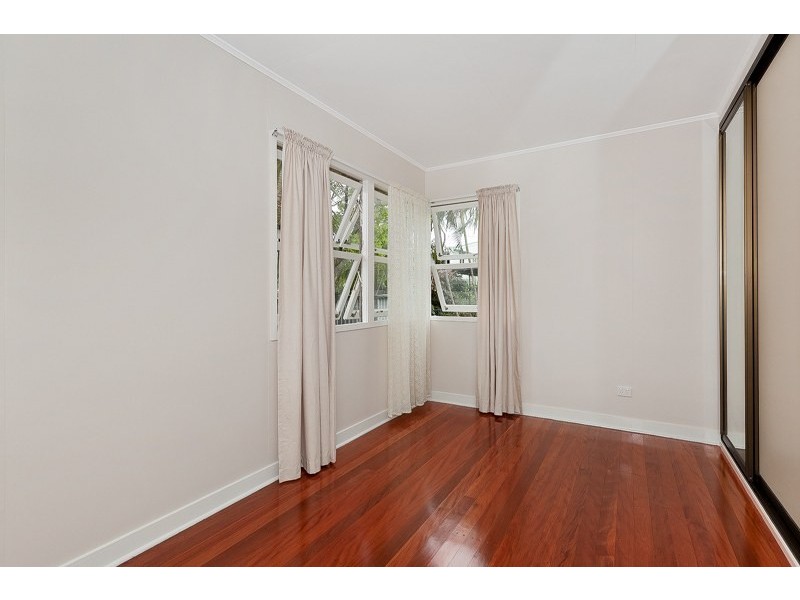 6 Brewster Street, Stafford Heights QLD 4053