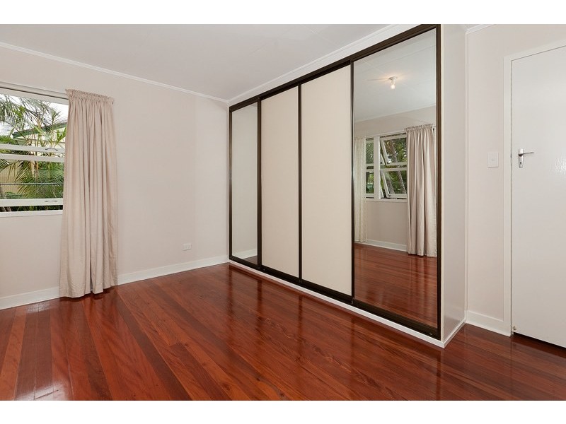 6 Brewster Street, Stafford Heights QLD 4053