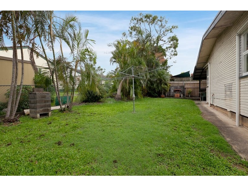 6 Brewster Street, Stafford Heights QLD 4053