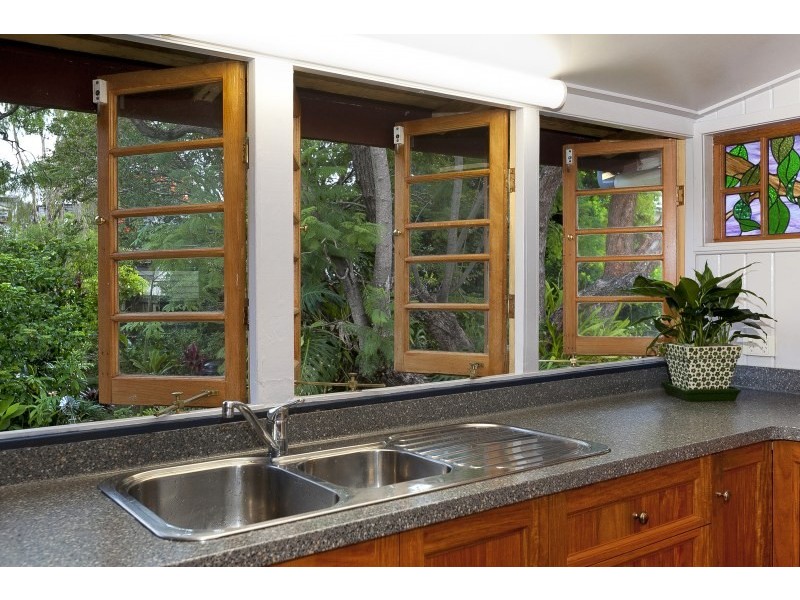 17 Frank Street, Norman Park QLD 4170