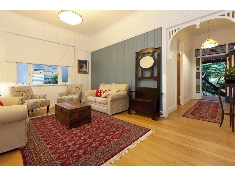 17 Frank Street, Norman Park QLD 4170