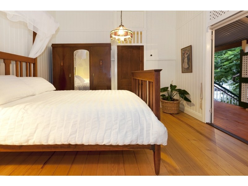 17 Frank Street, Norman Park QLD 4170