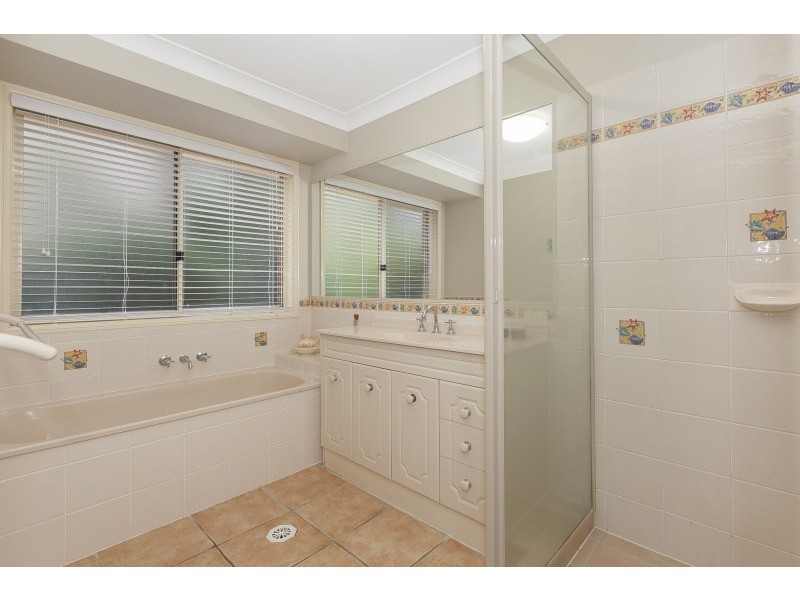 48 Pine County Place, Bellbowrie QLD 4070