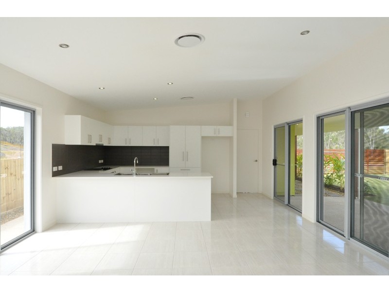 9 Telopea Place, Kirkwood QLD 4680