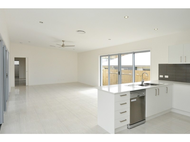 9 Telopea Place, Kirkwood QLD 4680