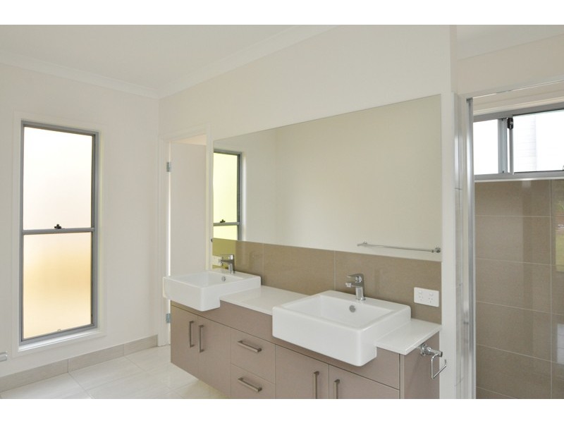 9 Telopea Place, Kirkwood QLD 4680