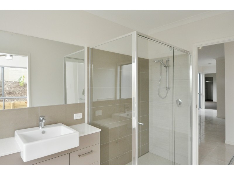 9 Telopea Place, Kirkwood QLD 4680