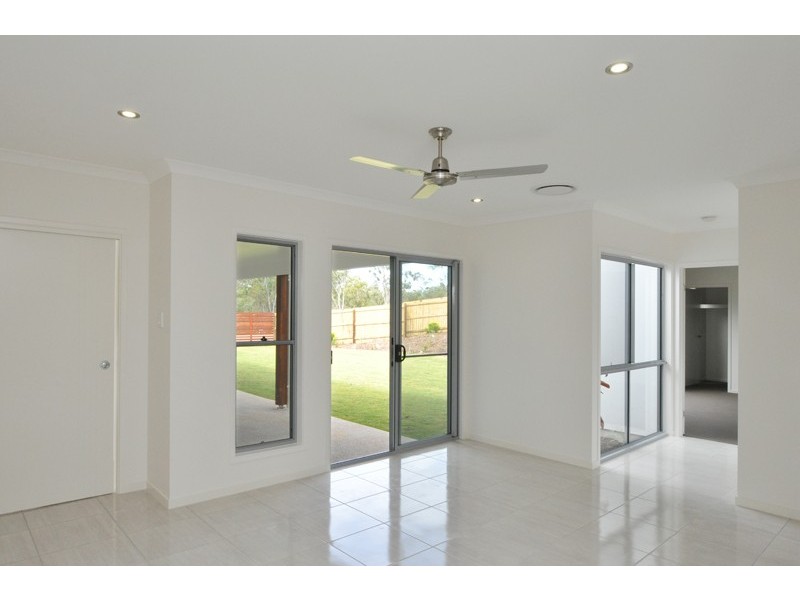 9 Telopea Place, Kirkwood QLD 4680