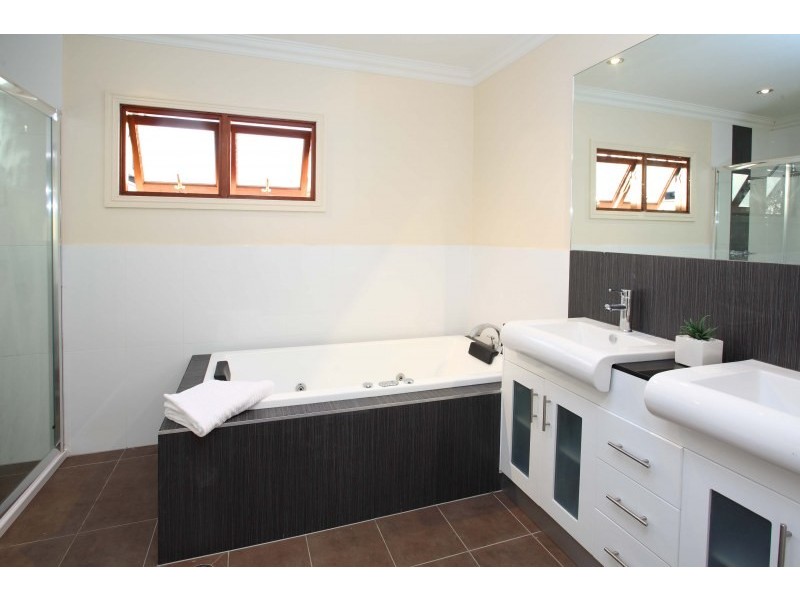 18 Drummond Street, Greenslopes QLD 4120