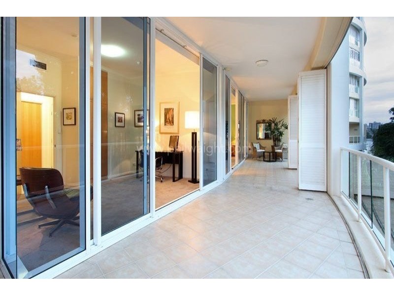 Unit 101/21 Pixley Street, Kangaroo Point QLD 4169