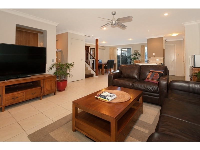 74 Rothwell Crescent, Hendra QLD 4011