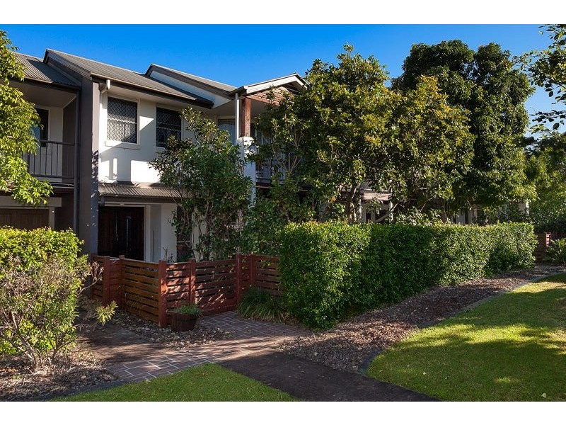 74 Rothwell Crescent, Hendra QLD 4011