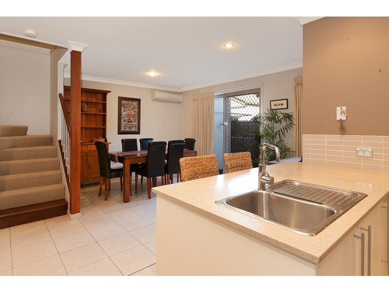 74 Rothwell Crescent, Hendra QLD 4011