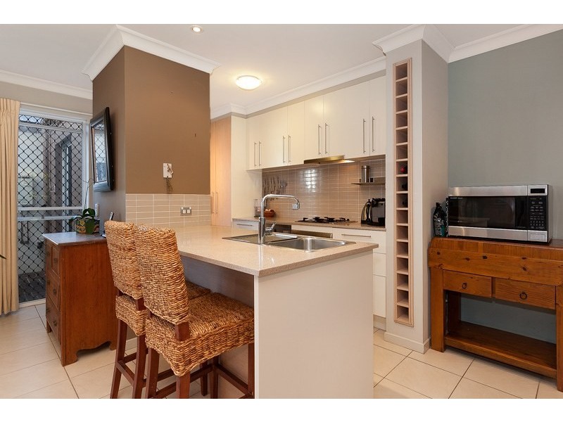 74 Rothwell Crescent, Hendra QLD 4011