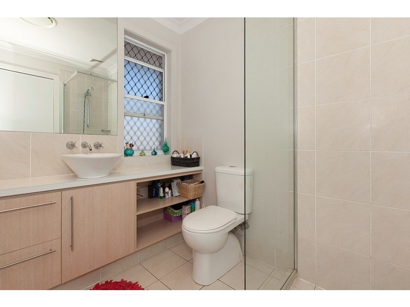 74 Rothwell Crescent, Hendra QLD 4011