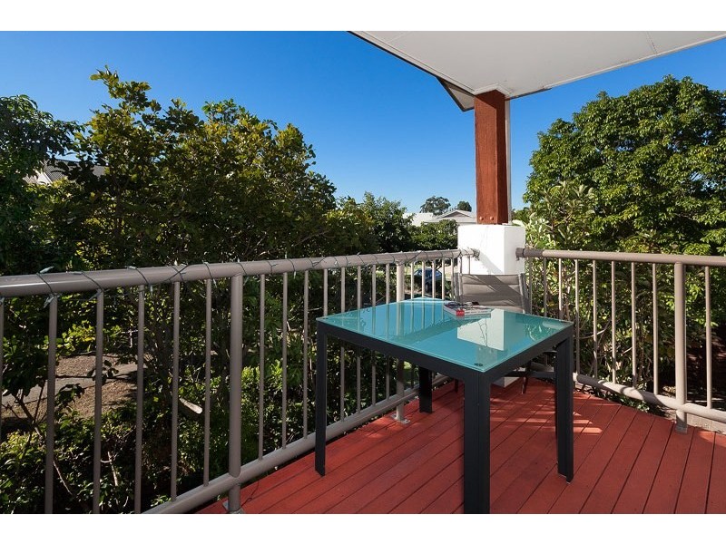 74 Rothwell Crescent, Hendra QLD 4011