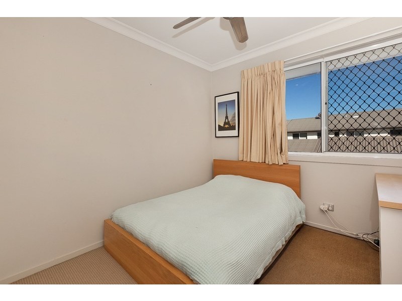 74 Rothwell Crescent, Hendra QLD 4011