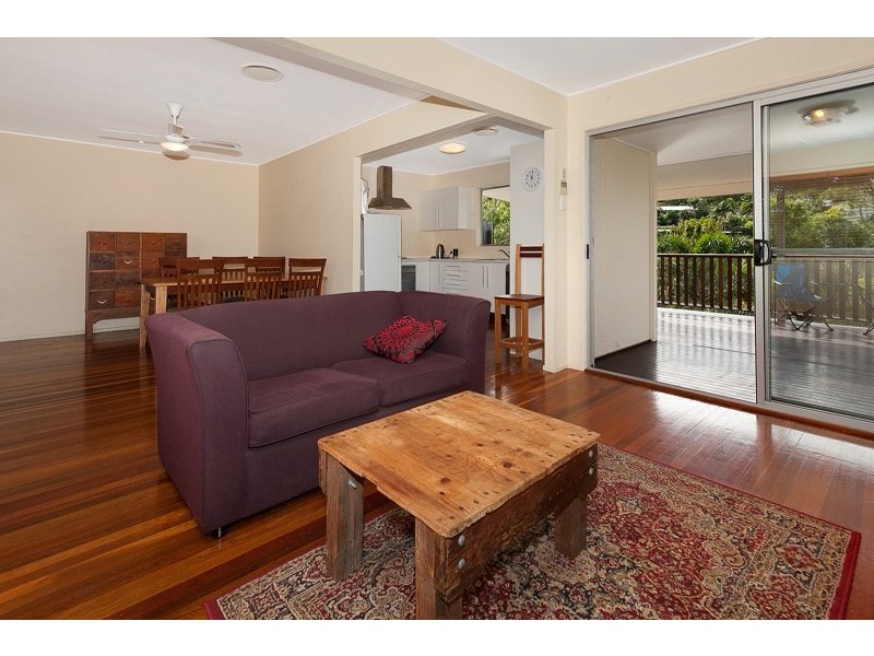 145 Burbong Street, Chapel Hill QLD 4069