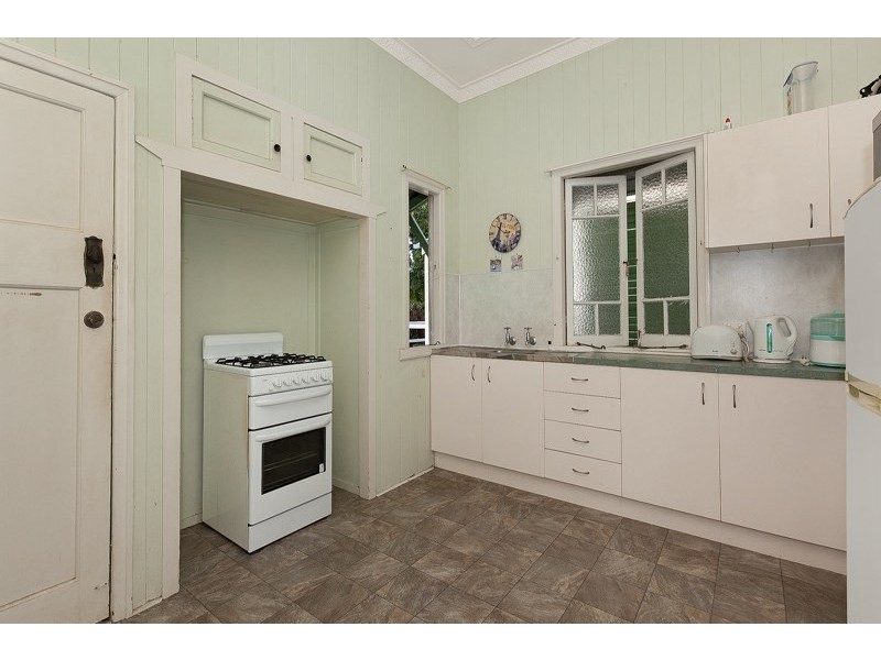 18 Overend Street, Norman Park QLD 4170