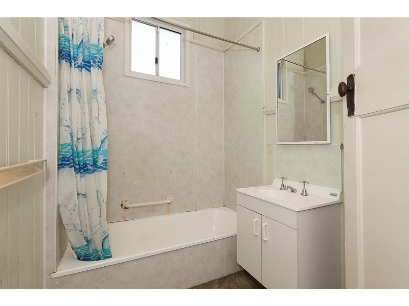 18 Overend Street, Norman Park QLD 4170