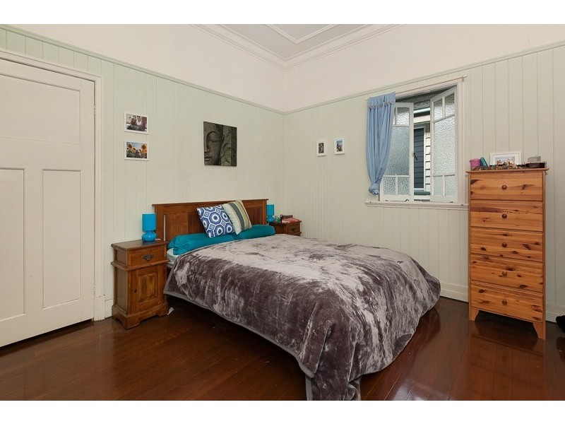 18 Overend Street, Norman Park QLD 4170