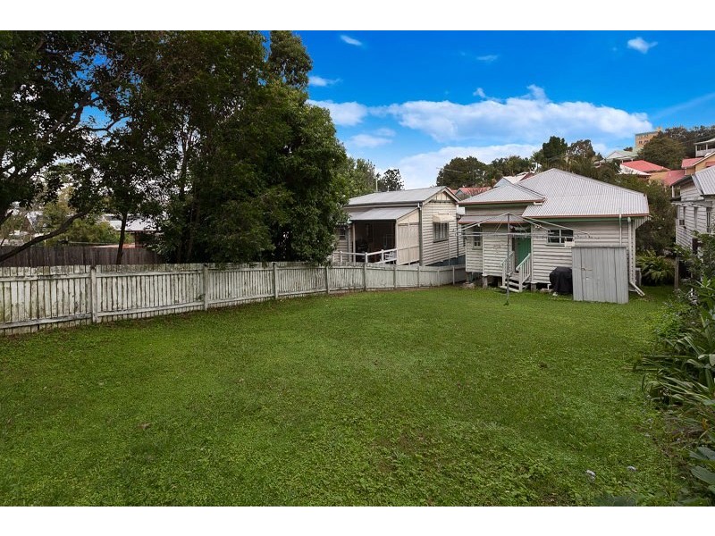 18 Overend Street, Norman Park QLD 4170