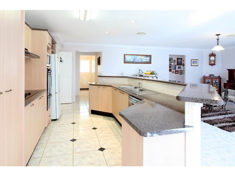 36 Crestwood Place, Moggill QLD 4070