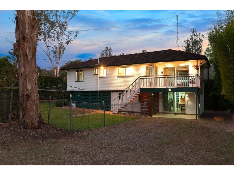 74 Kilkivan Avenue, Kenmore QLD 4069