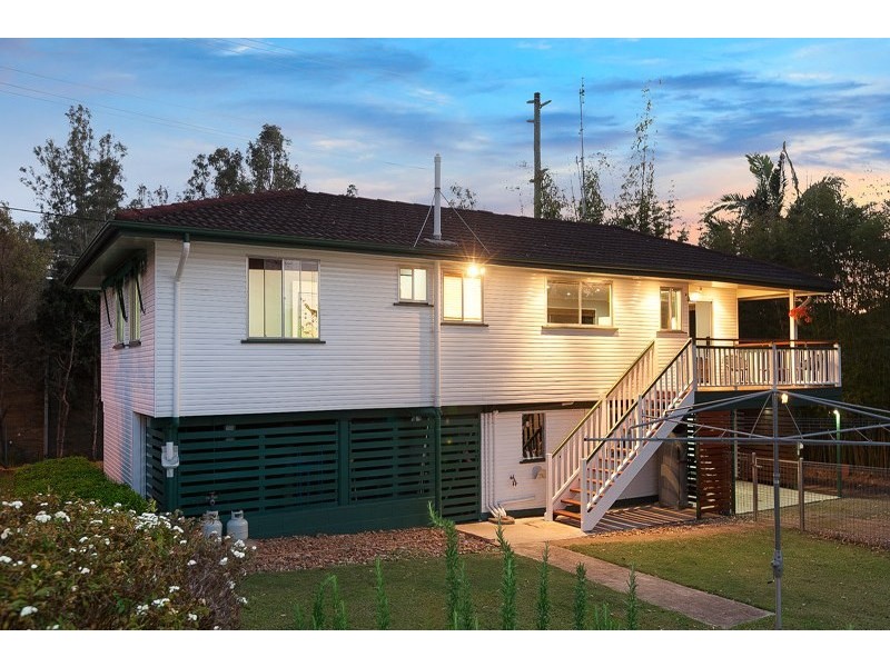 74 Kilkivan Avenue, Kenmore QLD 4069