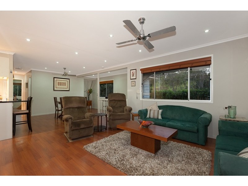 74 Kilkivan Avenue, Kenmore QLD 4069